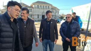 Carlos Bianco visitó Bragado y participó de entregas para distintas áreas