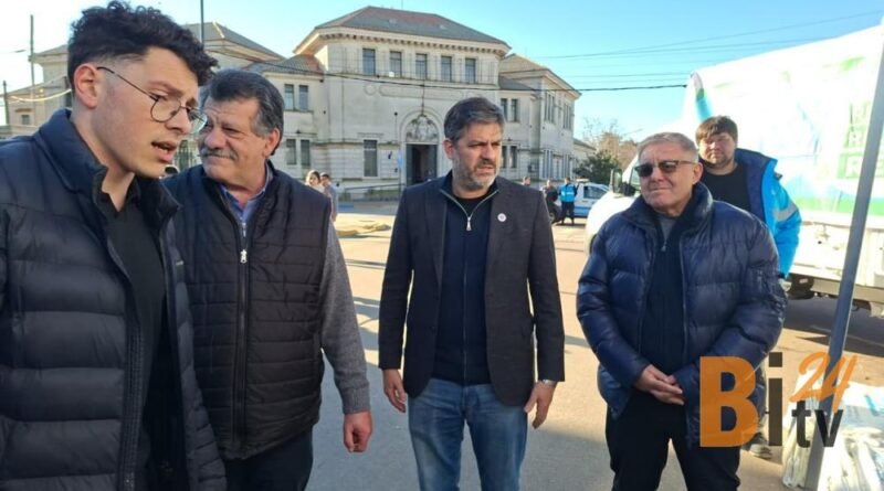 Carlos Bianco visitó Bragado y participó de entregas para distintas áreas