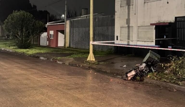 Bragado: un motociclista está grave tras chocar contra un cesto al esquivar un perro