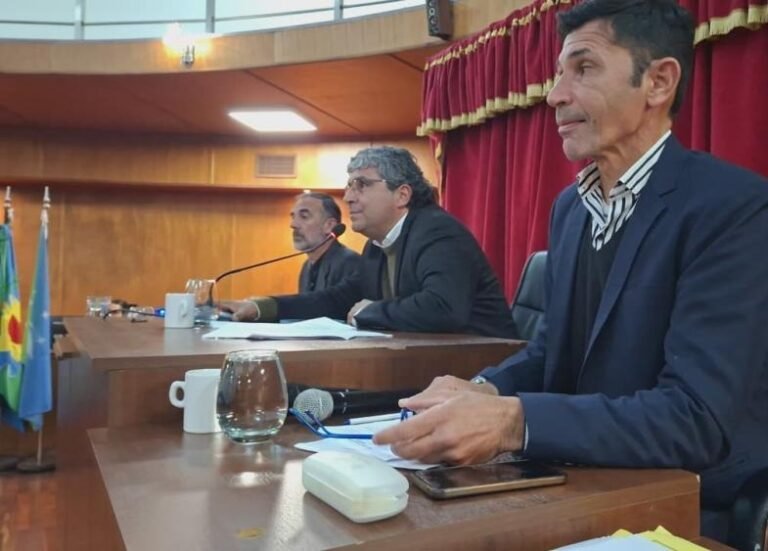 Aprehendieron a un concejal de Bragado tras un allanamiento y el Concejo analiza su situación