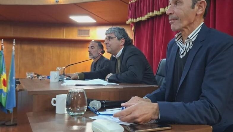 Aprehendieron a un concejal de Bragado tras un allanamiento y el Concejo analiza su situación