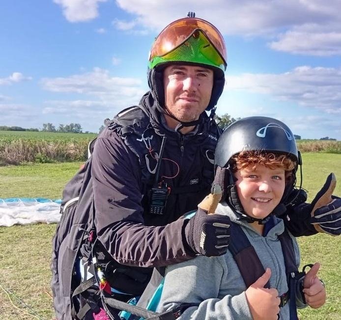 Lautaro Ramos, el joven bragadense que se destaca en el parapente nacional