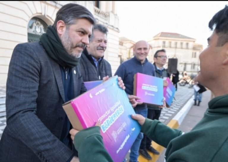 Bragado recibió 100 notebooks para estudiantes y nuevo equipamiento ambiental