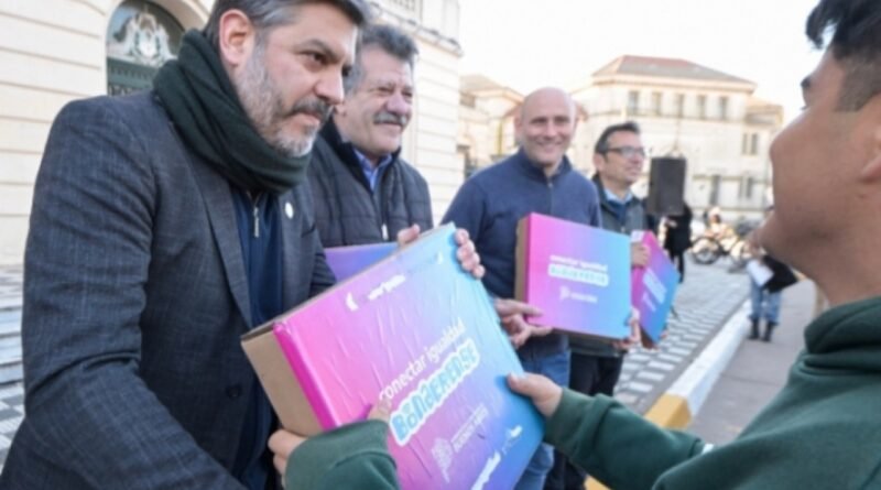 Bragado recibió 100 notebooks para estudiantes y nuevo equipamiento ambiental